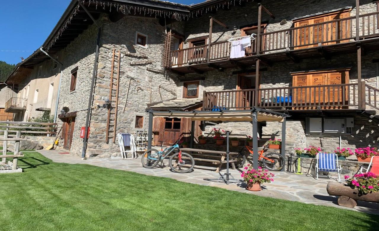 Appartamenti Da Clara La Thuile Luaran gambar